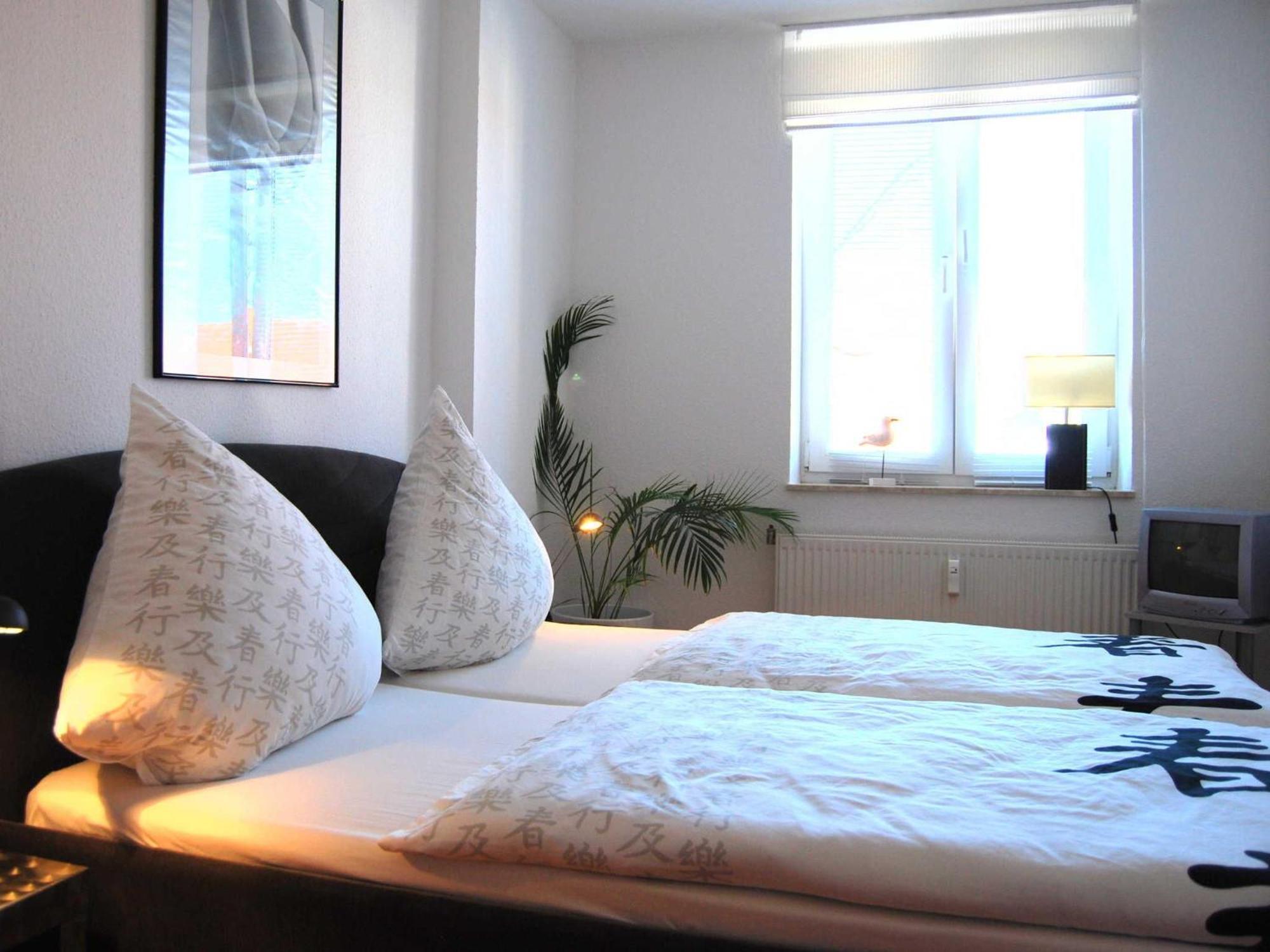 Ferienwohnung Warnemuende Am Kurpark Rostock Exterior foto
